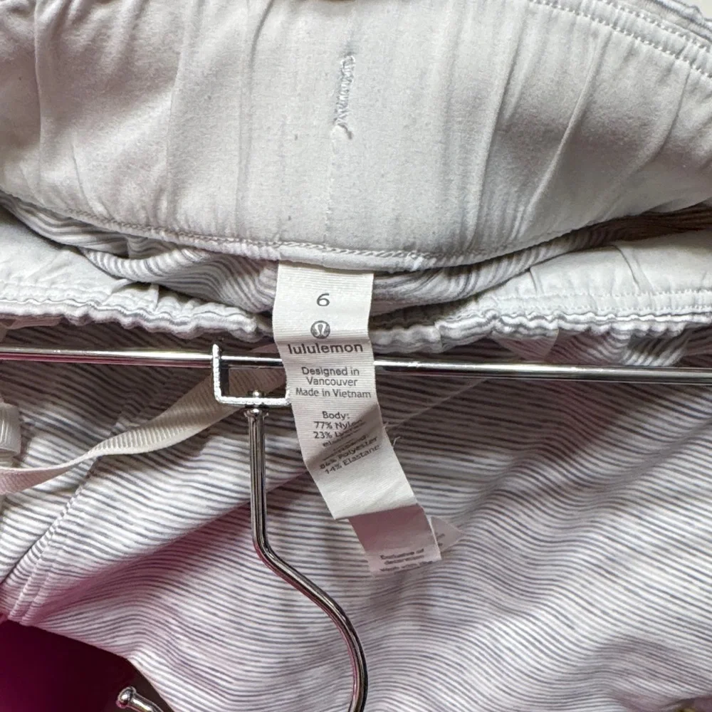 lululemon athletica Heathered Gray Women's Athletic Shorts - Picture 5 of 5